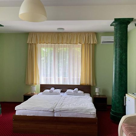 Het Pecset Fogado Etterem Bed and Breakfast Σόπρον Εξωτερικό φωτογραφία