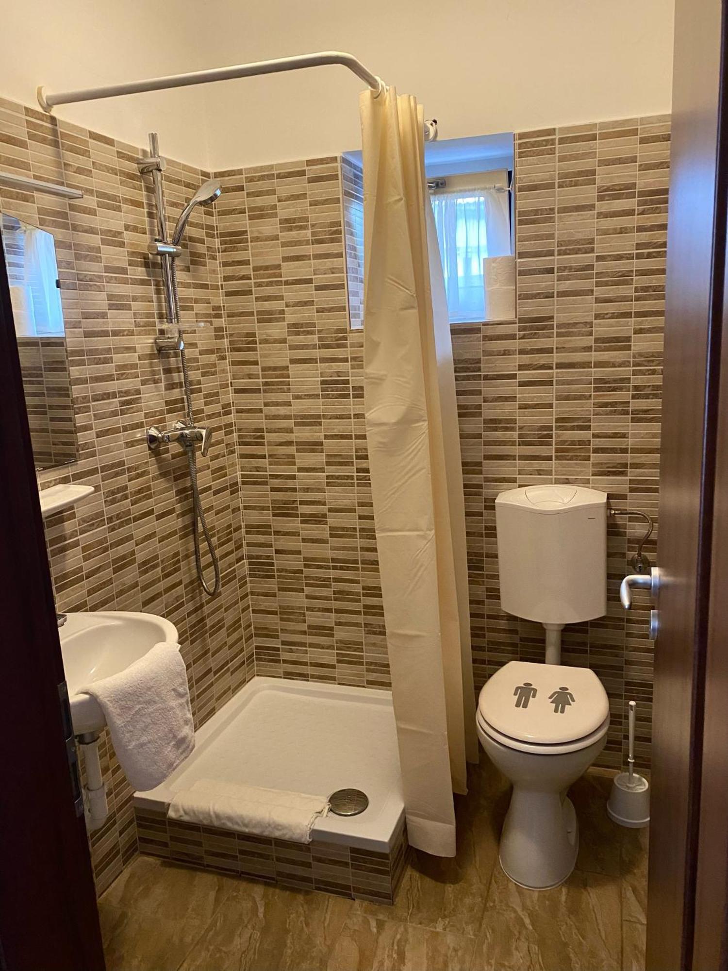 Het Pecset Fogado Etterem Bed and Breakfast Σόπρον Εξωτερικό φωτογραφία