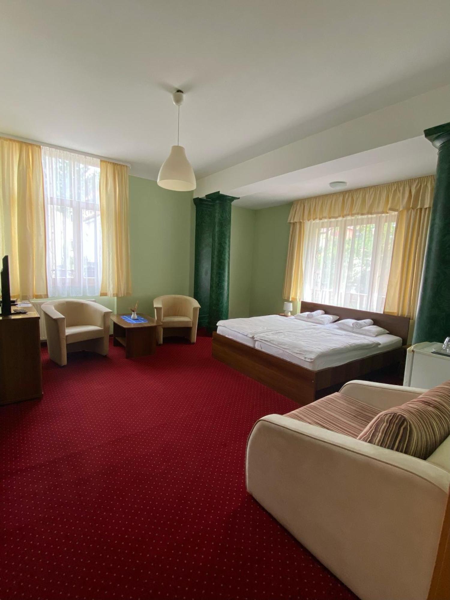 Het Pecset Fogado Etterem Bed and Breakfast Σόπρον Εξωτερικό φωτογραφία